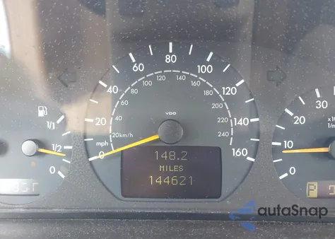 2001 Mercedes-Benz E 320 z USA, uszkodzony, nr VIN WDBJH65J31B188664